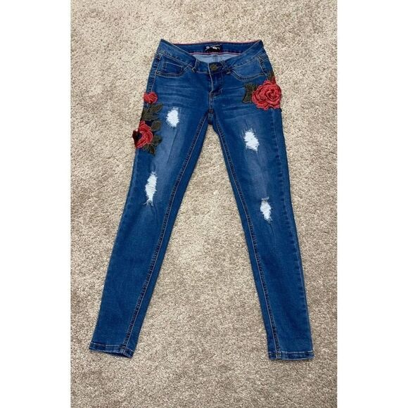 Boom Boom Womens Medium wash Blue Skinny Jeans Embroidered Red Flower 
Size 3 - Picture 1 of 10